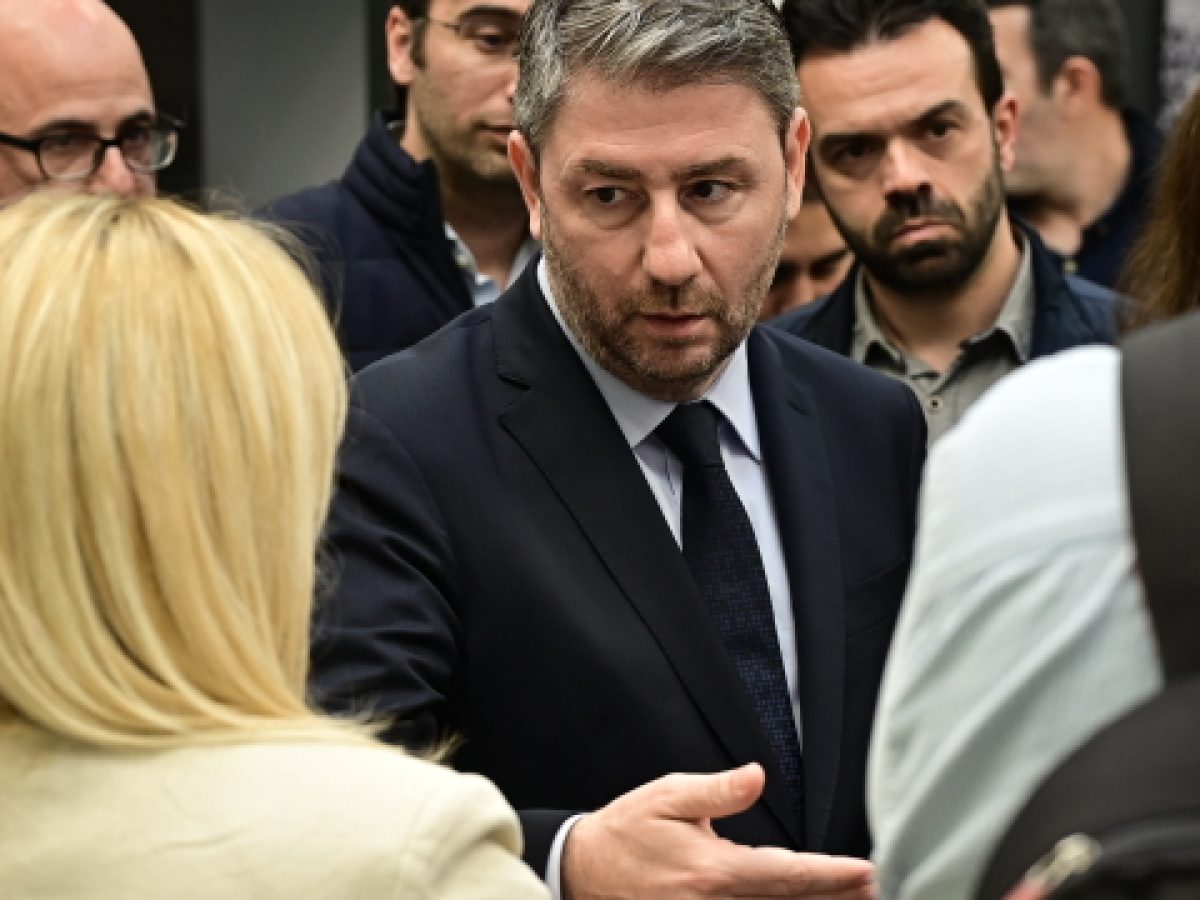 Το ΠΑΣΟΚ ανοίγει μέτωπο διεύρυνσης με φόντο τον Τσίπρα, σήμερα ανακοινώνεται η ένταξη Φαραντούρη