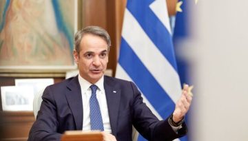 Το βιβλίο που οδήγησε τον Μητσοτάκη στο μπλόκο στα social media για τους κάτω των 15 – Τι αλλάζει από 1ης Ιανουαρίου και