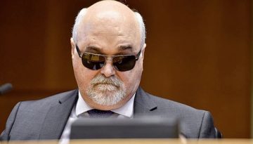 &Tau;&omicron;&nu; &Gamma;&iota;ά&nu;&nu;&eta; &Beta;&alpha;&rho;&delta;&alpha;&kappa;&alpha;&sigma;&tau;ά&nu;&eta; &pi;&rho;&omicron;&tau;&epsilon;ί&nu;&epsilon;&iota; &gamma;&iota;&alpha; &gamma;&rho;&alpha;&mu;&mu;&alpha;&tau;έ&alpha; &tau;&omicron;&upsilon; &Pi;&Alpha;&Sigma;&Omicron;&Kappa; &omicron; &Alpha;&nu;&delta;&rho;&omicron;&upsilon;&lambda;ά&kappa;&eta;&sigmaf; &ndash; &Pi;&omicron;&iota;&omicron;&iota; &theta;&alpha; &beta;&rho;&epsilon;&theta;&omicron;ύ&nu; &sigma;&tau;&omicron; &Pi;&omicron;&lambda;&iota;&tau;&iota;&kappa;ό &Sigma;&upsilon;&mu;&beta;&omicron;ύ&lambda;&iota;&omicron;
