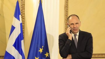 &Tau;&omicron;&nu; &Upsilon;&Pi;&Epsilon;&Xi; &Sigma;&iota;&gamma;&kappa;&alpha;&pi;&omicron;ύ&rho;&eta;&sigmaf; &upsilon;&pi;&omicron;&delta;έ&chi;&epsilon;&tau;&alpha;&iota; &omicron; &Gamma;&epsilon;&rho;&alpha;&pi;&epsilon;&tau;&rho;ί&tau;&eta;&sigmaf; &ndash; &Sigma;&tau;&eta;&nu; &alpha;&tau;&zeta;έ&nu;&tau;&alpha; &epsilon;&pi;&epsilon;&nu;&delta;ύ&sigma;&epsilon;&iota;&sigmaf;, &omicron;&iota;&kappa;&omicron;&nu;&omicron;&mu;ί&alpha; &kappa;&alpha;&iota; &pi;&alpha;&gamma;&kappa;ό&sigma;&mu;&iota;&epsilon;&sigmaf; &epsilon;&xi;&epsilon;&lambda;ί&xi;&epsilon;&iota;&sigmaf;