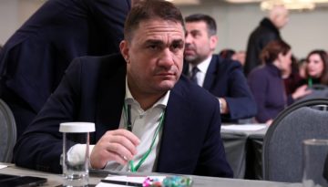 &Tau;&sigma;&omicron;&upsilon;&kappa;&alpha;&lambda;ά&sigmaf;: &Eta; &kappa;&upsilon;&beta;έ&rho;&nu;&eta;&sigma;&eta; &delta;&epsilon;&nu; &tau;&eta;&rho;&epsilon;ί &tau;&omicron;&nu; &Kappa;&tau;&Beta; &ndash; &Gamma;&iota;&alpha;&tau;ί &theta;έ&lambda;&epsilon;&iota; &epsilon;&pi;&iota;&pi;&lambda;έ&omicron;&nu; &chi;&rho;ό&nu;&omicron;; &Delta;&iota;&alpha;&pi;&rho;&alpha;&gamma;&mu;&alpha;&tau;&epsilon;ύ&epsilon;&tau;&alpha;&iota; &mu;&epsilon; &kappa;ά&pi;&omicron;&iota;&omicron;&nu;;