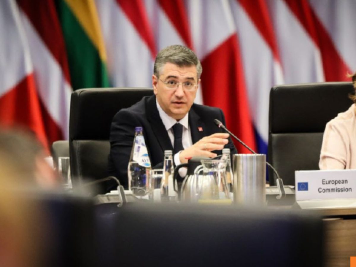 Τζιτζικώστας: Η ΕΕ διαθέτει επαρκή ποσότητα καυσίμων για αεροδρόμια και αεροσκάφη, δεν υφίσταται ζήτημα ελλείψεων τις επό