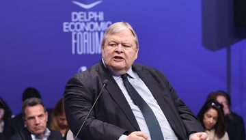 &Beta;&epsilon;&nu;&iota;&zeta;έ&lambda;&omicron;&sigmaf;: &laquo;&Alpha;&pi;&omicron;&lambda;ύ&tau;&omega;&sigmaf; &upsilon;&pi;&omicron;&chi;&rho;&epsilon;&omega;&tau;&iota;&kappa;ή&raquo; &eta; &alpha;&nu;&alpha;&nu;έ&omega;&sigma;&eta; &tau;&eta;&sigmaf; &theta;&eta;&tau;&epsilon;ί&alpha;&sigmaf; &tau;&omega;&nu; &tau;&rho;&iota;ώ&nu; &epsilon;&upsilon;&rho;&omega;&pi;&alpha;ί&omega;&nu; &epsilon;&iota;&sigma;&alpha;&gamma;&gamma;&epsilon;&lambda;έ&omega;&nu;