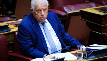 &Beta;&lambda;ά&chi;&omicron;&sigmaf; &gamma;&iota;&alpha; &Sigma;&kappa;έ&rho;&tau;&sigma;&omicron; &kappa;&alpha;&iota; &laquo;&alpha;&rho;&chi;&omicron;&nu;&tau;ό&pi;&omicron;&upsilon;&lambda;&alpha;&raquo;: Ό&tau;&alpha;&nu; &kappa;ά&nu;&epsilon;&iota;&sigmaf; &pi;&omicron;&lambda;&iota;&tau;&iota;&kappa;ή &alpha;&pi;ό &tau;&omicron; &gamma;&rho;&alpha;&phi;&epsilon;ί&omicron; &kappa;&iota;&nu;&delta;&upsilon;&nu;&epsilon;ύ&epsilon;&iota;&sigmaf; &nu;&alpha; &kappa;ά&nu;&epsilon;&iota;&sigmaf; &lambda;ά&theta;&eta;