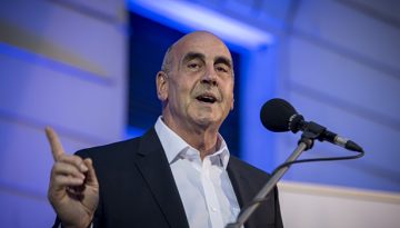 &Beta;&omicron;&upsilon;&lambda;&gamma;&alpha;&rho;ά&kappa;&eta;&sigmaf; &kappa;&alpha;&tau;ά &Mu;&eta;&tau;&sigma;&omicron;&tau;ά&kappa;&eta; &gamma;&iota;&alpha; &tau;&omicron; &alpha;&sigma;&upsilon;&mu;&beta;ί&beta;&alpha;&sigma;&tau;&omicron; &upsilon;&pi;&omicron;&upsilon;&rho;&gamma;&omicron;ύ &kappa;&alpha;&iota; &beta;&omicron;&upsilon;&lambda;&epsilon;&upsilon;&tau;ή &ndash; &laquo;&Tau;&omicron; &mu;&epsilon;&gamma;&alpha;&lambda;ύ&tau;&epsilon;&rho;&omicron; &rho;&omicron;&upsilon;&sigma;&phi;έ&tau;&iota; &epsilon;&nu;ό&sigmaf; &pi;&rho;&omega;&theta;&upsilon;&pi;&omicron;&upsilon;&rho;&gamma;&omicron;ύ&hellip;&raquo;