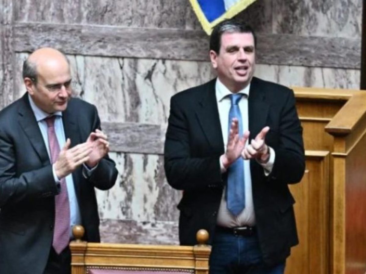 Βουλή: Υπερψηφίστηκε το νομοσχέδιο για τη Δημόσια Διοίκηση