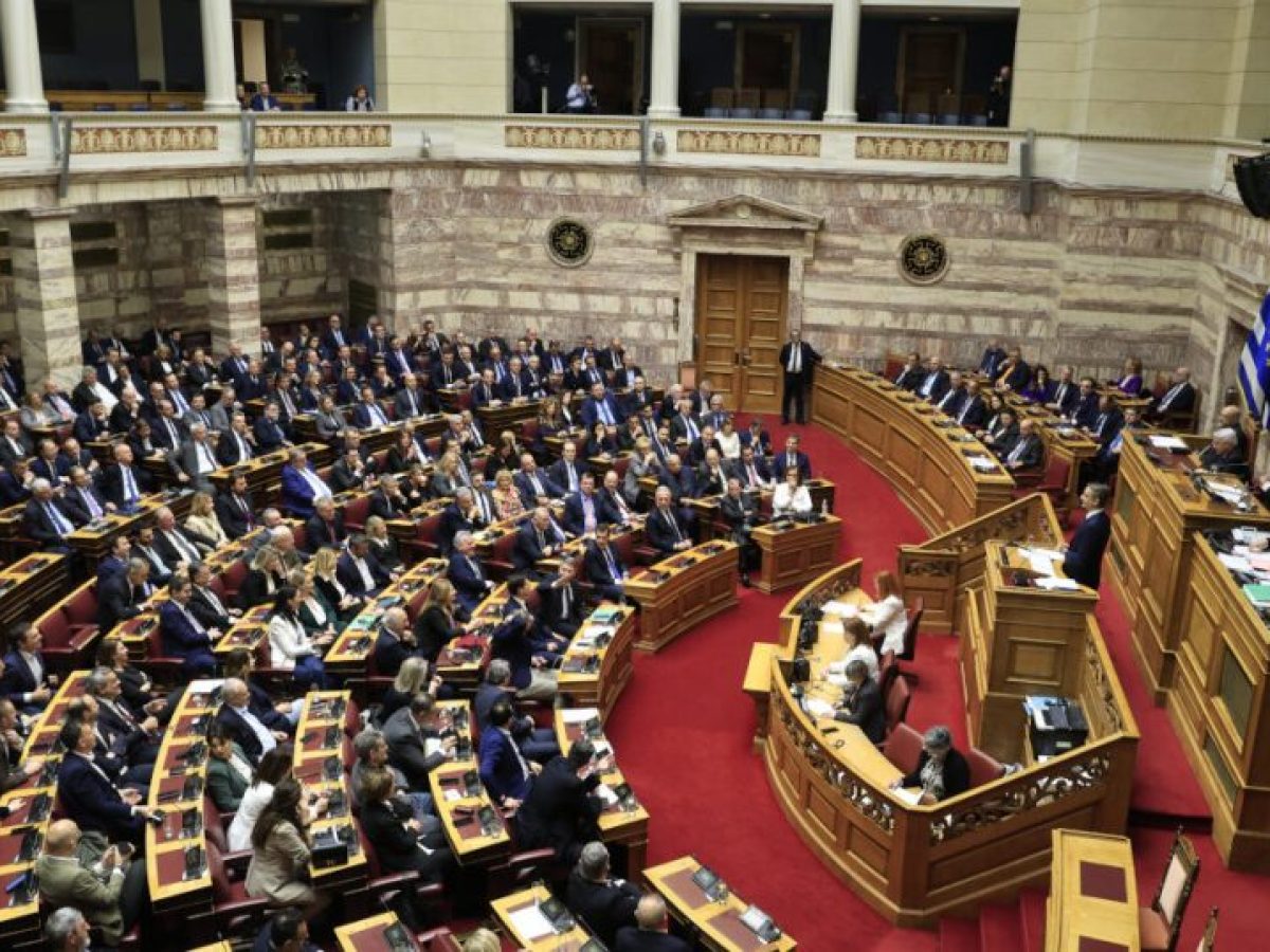 Βουλή: Με τις ψήφους ΝΔ – ΠΑΣΟΚ πέρασαν τα μέτρα για επιδότηση diesel, λιπάσματα και fuel pass