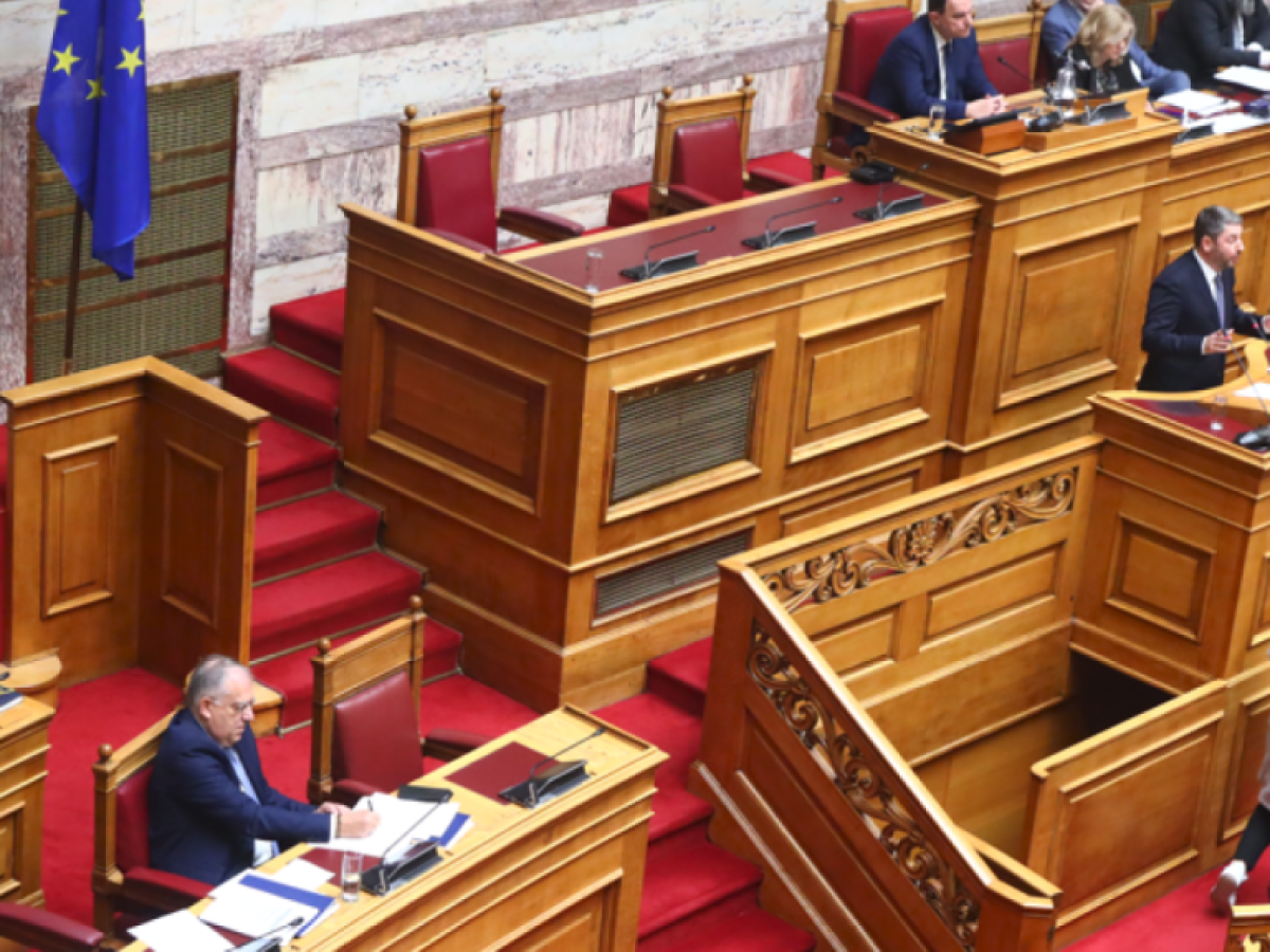 Βουλή: Μετωπική Κυβέρνησης – ΠΑΣΟΚ για Κοβέσι και «γαλάζιους» αναφερόμενους