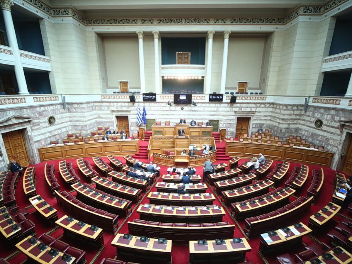 Βουλή: Το σκάνδαλο των υποκλοπών στο επίκεντρο της συνεδρίασης
