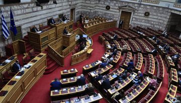 &Beta;&omicron;&upsilon;&lambda;ή: &Beta;ά&lambda;&lambda;&epsilon;&tau;&alpha;&iota; &pi;&alpha;&nu;&tau;&alpha;&chi;ό&theta;&epsilon;&nu; &eta; &kappa;&upsilon;&beta;έ&rho;&nu;&eta;&sigma;&eta; &mu;&epsilon;&tau;ά &tau;&eta;&nu; &alpha;&pi;ό&phi;&alpha;&sigma;&eta; &tau;&omicron;&upsilon; &Alpha;&rho;&epsilon;ί&omicron;&upsilon; &Pi;ά&gamma;&omicron;&upsilon;