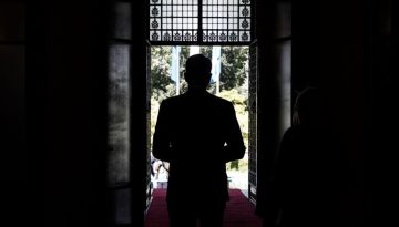 «Ξυπνήσαμε σε έναν εφιάλτη»: Το παρασκήνιο του ανασχηματισμού και η οργή των υπουργών