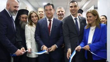 Άδωνις Γεωργιάδης Σπάει Καλούπια: Τα ΤΕΠ της Παμμακάριστου Αναγεννούν το ΕΣΥ!