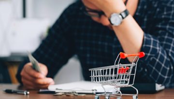 Ακρίβεια: Συσκέψεις στο Μαξίμου, χωρίς πραγματικά μέτρα