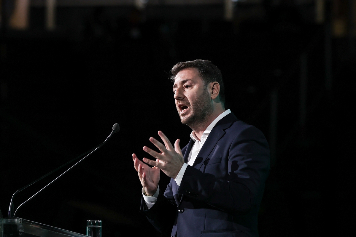 Αndroulakis-panikovliti-i-kivernisi-apo