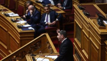 Ανδρουλάκης σε Μητσοτάκη: Παραιτηθείτε να πάμε σε εκλογές