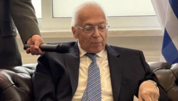Αντώνης Οικονόμου: Σε Αρχιπλοίαρχο επί τιμή αναγορεύτηκε ο ΓΓ του Υπουργείου Εθνικής Άμυνας – Η συμβολή στην παραλαβή των
