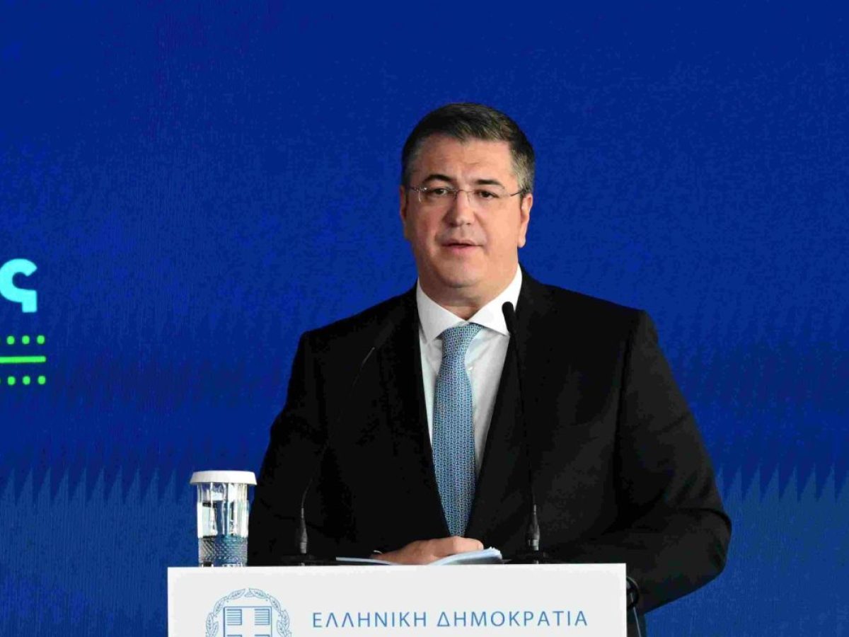 &Alpha;. &Tau;&zeta;&iota;&tau;&zeta;&iota;&kappa;ώ&sigma;&tau;&alpha;&sigmaf; &alpha;&pi;ό Έ&beta;&rho;&omicron;: &laquo;&Eta; &Epsilon;&upsilon;&rho;ώ&pi;&eta; &delta;&epsilon;&nu; &alpha;&phi;ή&nu;&epsilon;&iota; &tau;&alpha; &sigma;ύ&nu;&omicron;&rho;ά &tau;&eta;&sigmaf; &sigma;&tau;&eta;&nu; &tau;ύ&chi;&eta; &tau;&omicron;&upsilon;&sigmaf;&raquo;