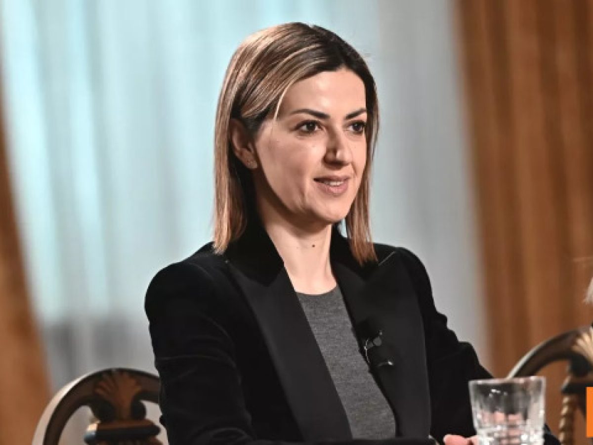 &Alpha;&gamma;&alpha;&pi;&eta;&delta;ά&kappa;&eta;: &Epsilon;ί&mu;&alpha;&iota; &kappa;&alpha;&tau;ά &tau;&eta;&sigmaf; &omicron;&pi;&lambda;&omicron;&kappa;&alpha;&tau;&omicron;&chi;ή&sigmaf;, &pi;&rho;έ&pi;&epsilon;&iota; &omicron;&iota; &gamma;&upsilon;&nu;&alpha;ί&kappa;&epsilon;&sigmaf; &nu;&alpha; &pi;&rho;&omega;&tau;&omicron;&sigma;&tau;&alpha;&tau;ή&sigma;&omicron;&upsilon;&nu; &gamma;&iota;&alpha; &nu;&alpha; &alpha;&phi;&omicron;&pi;&lambda;&iota;&sigma;&tau;&epsilon;ί &eta; &Kappa;&rho;ή&tau;&eta;