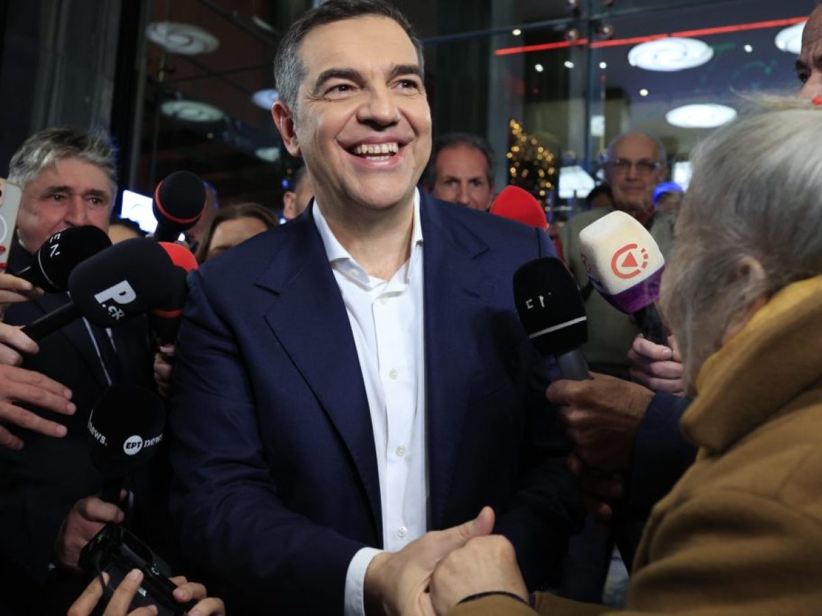 &Alpha;&lambda;έ&xi;&eta;&sigmaf; &Tau;&sigma;ί&pi;&rho;&alpha;&sigmaf;: &laquo;&Phi;&tau;&iota;ά&chi;&nu;&omicron;&upsilon;&mu;&epsilon; &omicron;&mu;ά&delta;&alpha; &gamma;&iota;&alpha; &pi;&rho;&omega;&tau;ά&theta;&lambda;&eta;&mu;&alpha;&raquo; &ndash; &Tau;&alpha; &chi;&rho;ώ&mu;&alpha;&tau;&alpha; &tau;&omicron;&upsilon; &kappa;ό&mu;&mu;&alpha;&tau;&omicron;&sigmaf;