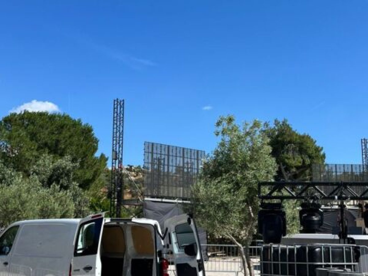 &Alpha;&lambda;έ&xi;&eta;&sigmaf; &Tau;&sigma;ί&pi;&rho;&alpha;&sigmaf;: &Sigma;&tau;&eta;&nu; &tau;&epsilon;&lambda;&iota;&kappa;ή &epsilon;&upsilon;&theta;&epsilon;ί&alpha; &omicron;&iota; &pi;&rho;&omicron;&epsilon;&tau;&omicron;&iota;&mu;&alpha;&sigma;ί&epsilon;&sigmaf; &gamma;&iota;&alpha; &tau;&eta;&nu; &pi;&alpha;&rho;&omicron;&upsilon;&sigma;ί&alpha;&sigma;&eta; &tau;&omicron;&upsilon; &kappa;ό&mu;&mu;&alpha;&tau;&omicron;&sigmaf; (&Epsilon;&iota;&kappa;ό&nu;&epsilon;&sigmaf;)