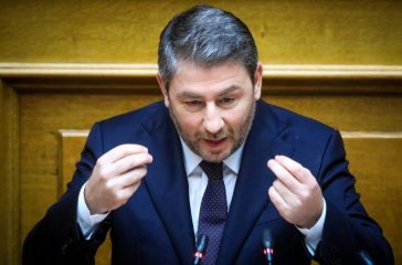 &Alpha;ndroulakis-kata-mitsotaki-&ndash;-tsipra