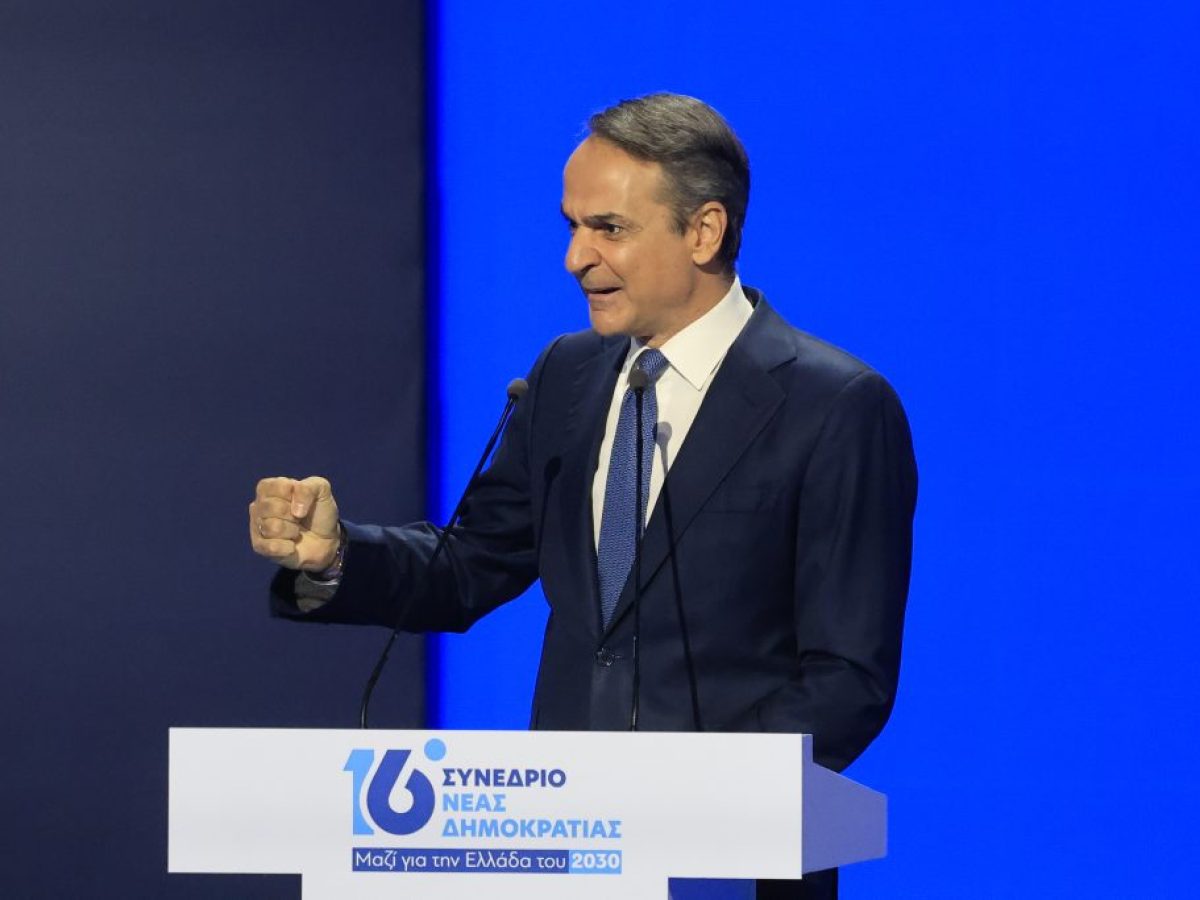 16ο Συνέδριο ΝΔ: Οι απουσίες, η «μουρμούρα» και το αντίδοτο Μητσοτάκη