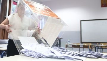 MRB: Στο 28,8% η ΝΔ – «άλλος πρωθυπουργός» στο 15,6% με σενάρια Τσίπρα και Καρυστιανού