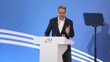 Mητσοτάκης: «Ήρεμα νερά στο χρώμα της σημαίας μας» – Τι είπε για F-35, φράχτη και μεταναστευτικό