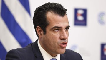 O Πλεύρης απειλεί με «πάρα πολύ σκληρά μέτρα» για τους πρόσφυγες αν συνεχιστούν οι αφίξεις στην Κρήτη – Κλειστές δομές σε