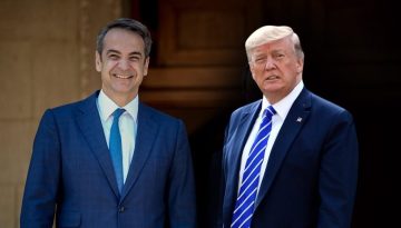 Politico: Ο Μητσοτάκης ποντάρει πολλά στο MAGA, ενώ η Ευρώπη απομακρύνεται από τις ΗΠΑ