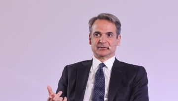 Αυλαία για το συνέδριο της ΝΔ: «Η Ελλάδα του 2030», η απουσία Καραμανλή και η επιστολή των 10 με αιχμές κατά Μητσοτάκη