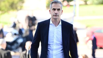 Μπακογιάννης: «Στα συρτάρια μας μπαίνει το μακρύ χέρι του κράτους» – Καταψήφισε η παράταξή του την πρόταση Δούκα για τον