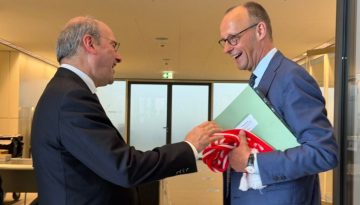 Χατζηδάκης στο Βερολίνο: Τετ-α-τετ  με Μερτς – Στο επίκεντρο μεταρρυθμίσεις και επενδύσεις