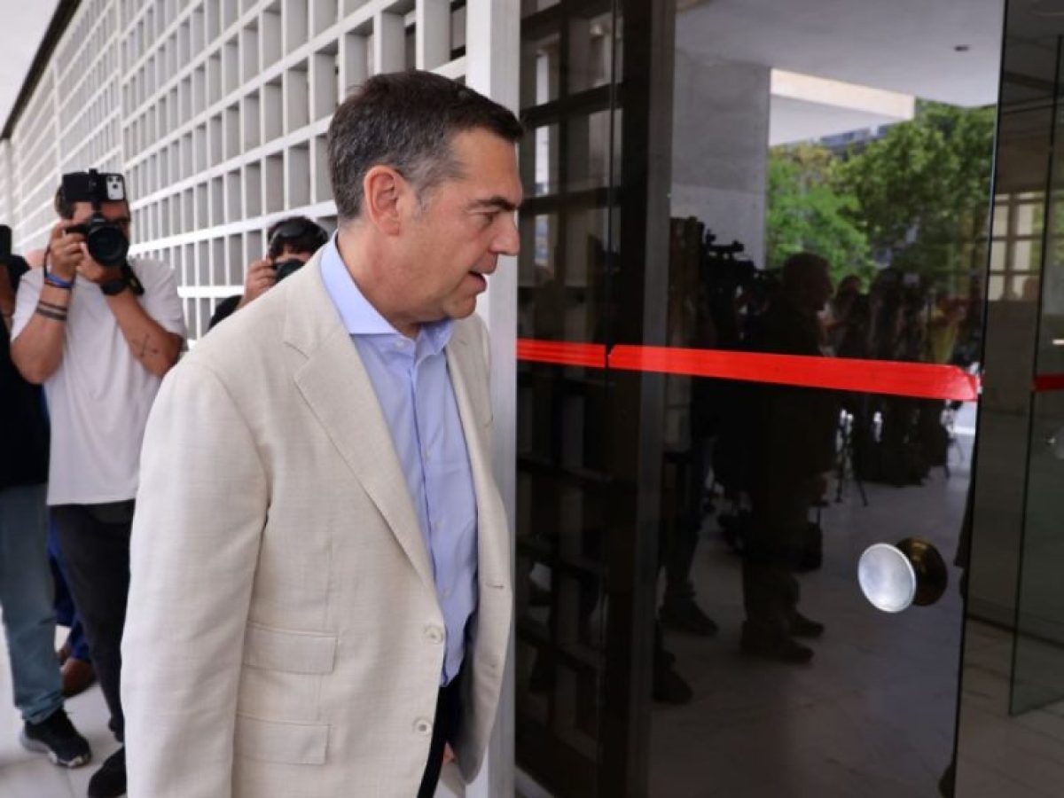 «Χωρίς δικαιοσύνη η δημοκρατία εκφυλλίζεται»: Στον Άρειο Πάγο ο Τσίπρας, κατέθεσε υπογραφές για την ΕΛΑΣ