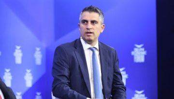Χρίστος Δήμας: Δεσμεύθηκε για επενδύσεις 200 εκατ. ευρώ σε αεροπορικές υποδομές