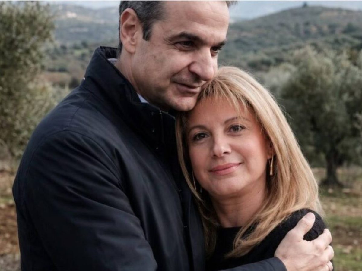 Δεκανίκι του Μητσοτάκη, η Κάρυ και στήριγμά του, την επόμενη ημέρα για να παραμείνει πρωθυπουργός.