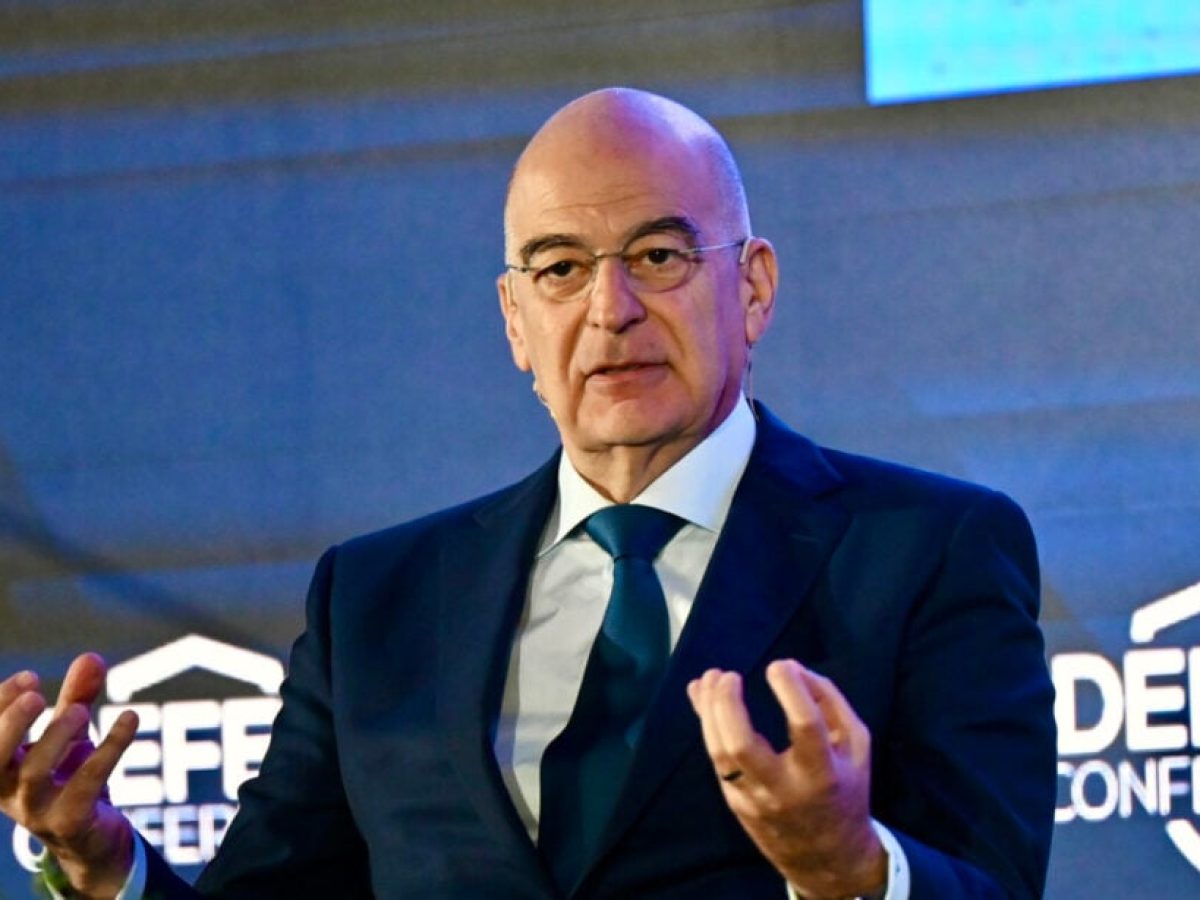 Δένδιας: Εξετάζεται η απόκτηση στρατιωτικών αεροσκαφών C-390