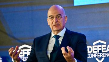 Δένδιας: Εξετάζεται η απόκτηση στρατιωτικών αεροσκαφών C-390