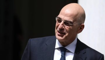 Δένδιας: «Ο εγκλεισμός είναι επικίνδυνος. Εύκολα εξελίσσεται σε “κυβερνητικό ιδρυματισμό”»