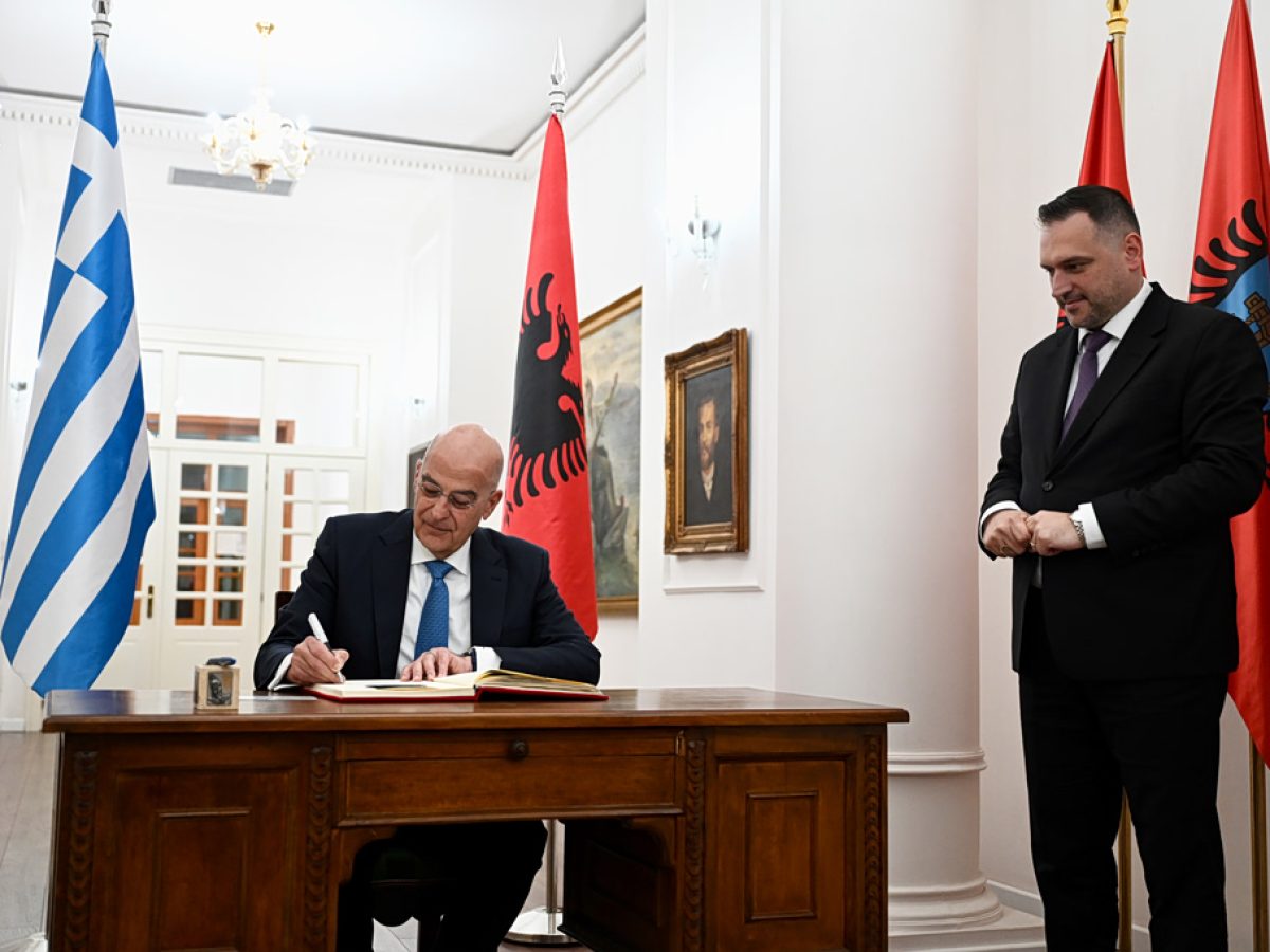 Δένδιας στα Τίρανα: Νέα ώθηση στις ελληνοαλβανικές σχέσεις με φόντο άμυνα και ΑΟΖ