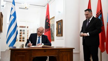 Δένδιας στα Τίρανα: Νέα ώθηση στις ελληνοαλβανικές σχέσεις με φόντο άμυνα και ΑΟΖ