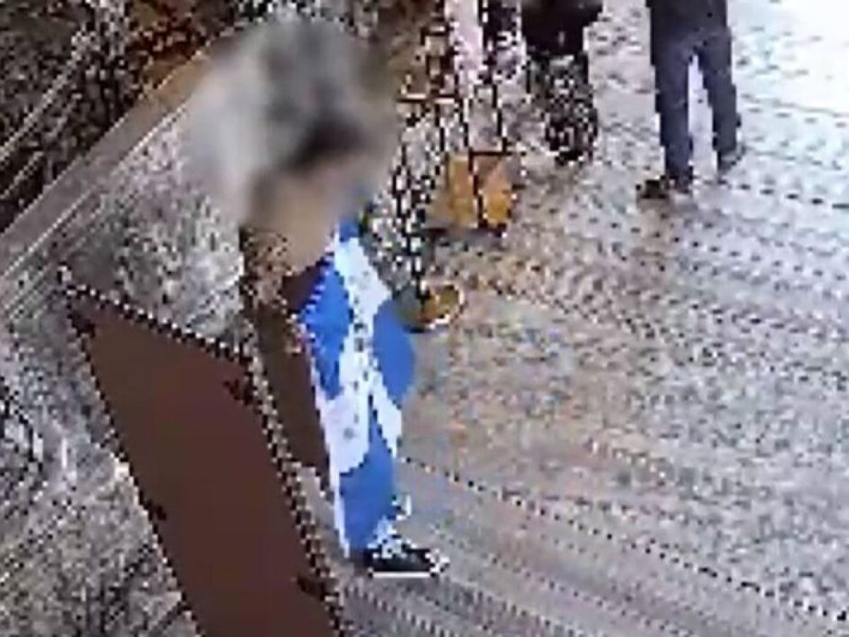 Δικάστηκαν οι δύο Έλληνες για τη σημαία στην Αγία Σοφία – Ποινή με αναστολή μετά από 43 ημέρες