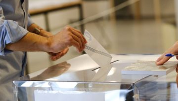 Δημοσκόπηση ALCO: Προβάδισμα ΝΔ, 2ος ο Τσίπρας – «Κονταροχτυπιούνται» ΠΑΣΟΚ με Καρυστιανού για την 3η θέση