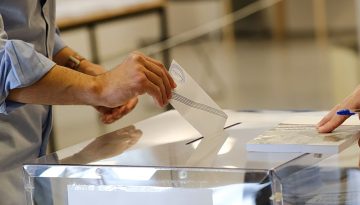Δημοσκόπηση Alco: Νέες απώλειες για τη ΝΔ – Τι δείχνει για Τσίπρα, Καρυστιανού