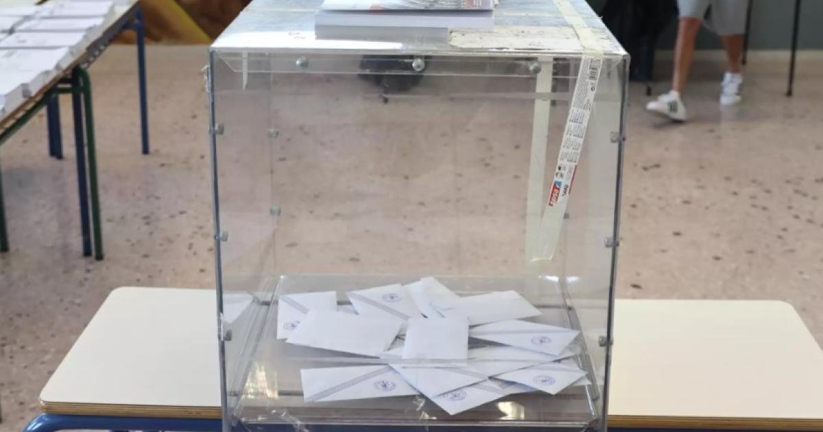 dimoskopisi-Real-Polls-stin-korifi
