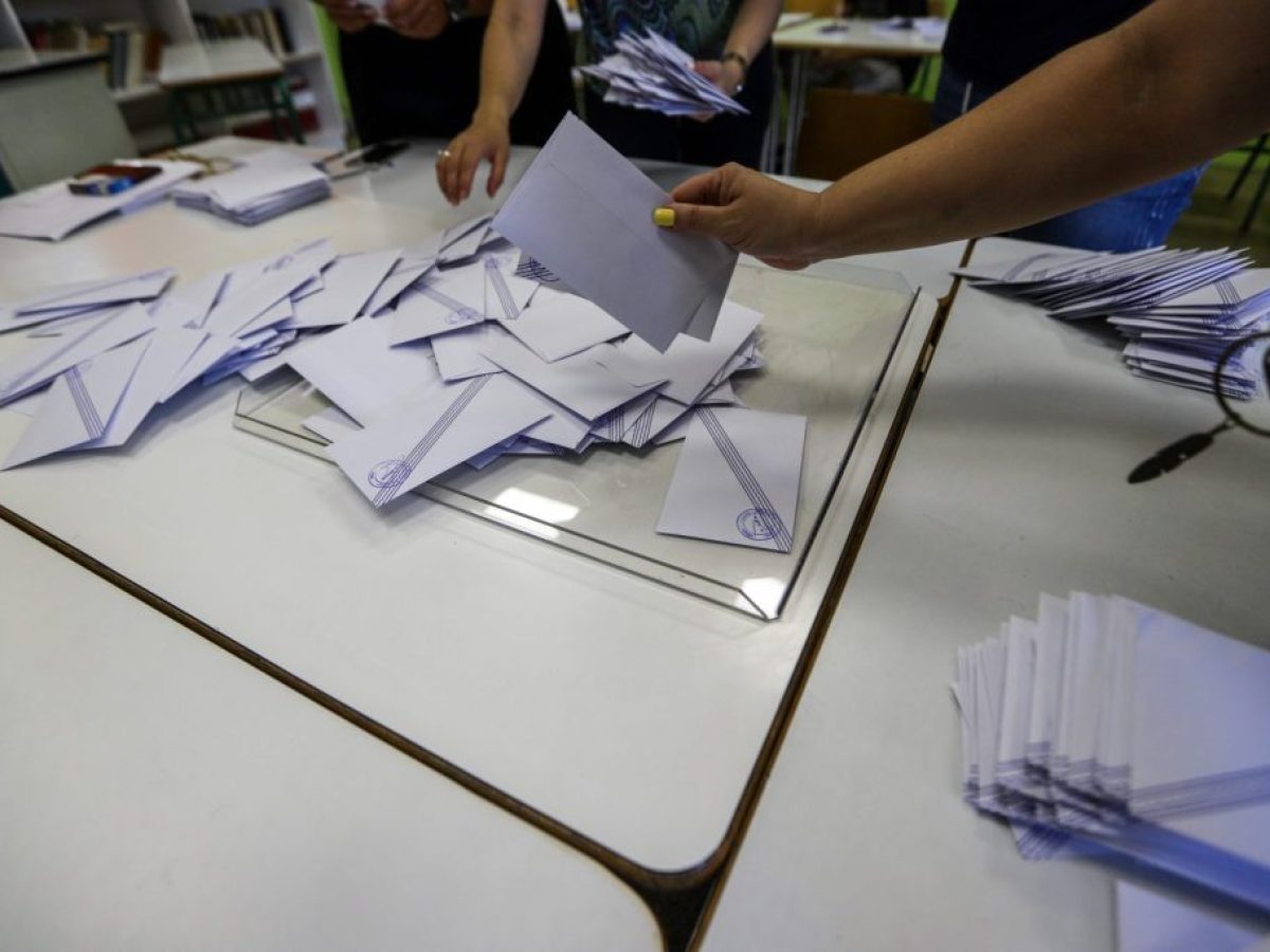 Δημοσκόπηση RealPolls: Ο Τσίπρας αλλάζει τις ισορροπίες, η ΝΔ διατηρεί προβάδισμα, το ΠαΣοΚ υποχωρεί
