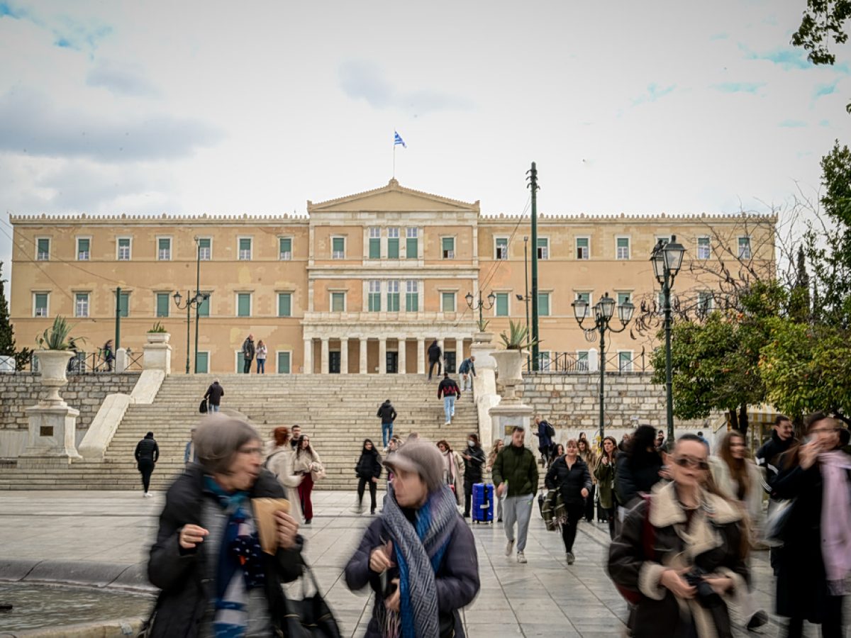 Διπλό μήνυμα φθοράς για την κυβέρνηση: «Ψήφος εμπιστοσύνης» στην Κοβέσι και πίεση από τα νέα κόμματα