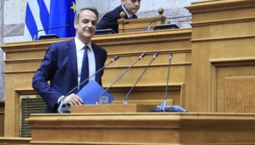 H απάντηση Μητσοτάκη σε δημοσιογράφους στη συνεδρίαση της ΚΟ της ΝΔ – “Εσείς γκρίνια ψάχνετε, είχατε προα