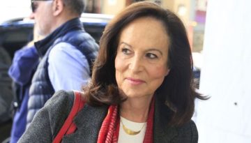 Διαμαντοπούλου για κόντρα ΠΑΣΟΚ-ΝΔ: “Ελπίζω να κλείσει αυτός ο κύκλος των προσωπικών επιθέσεων” – Τι