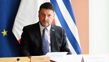 Ευχές Χαρδαλιά στους μαθητές που δίνουν Πανελλαδικές: “Εσάς αγαπάμε, όχι τους βαθμούς σας” – Η φωτογ